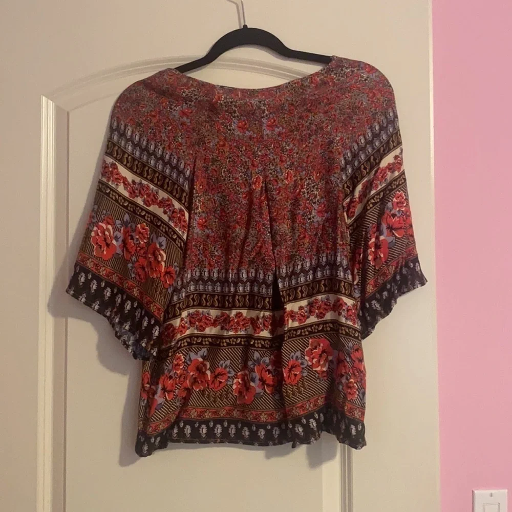 Floral blouse new without tags - Picture 3 of 3